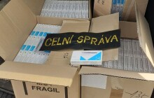 Celníci zadrželi léky k výrobě drog. Řidič převážel tisíce tablet