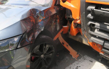 Osobní auto se střetlo s nákladním, škoda je více než půl milionu korun