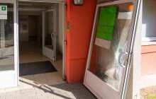 Rozbité dveře a strach. Na zubní pohotovost FN Olomouc se dobýval agresivní pacient