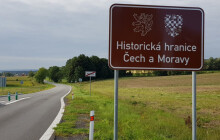 Cedule označí zemské hranice. U komunikací by se mohly objevit už příští rok