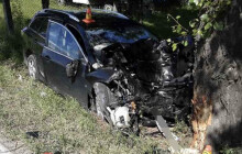 Dvě vážné nehody. Hasiči vyprošťovali řidiče u Olomouce i Prostějova