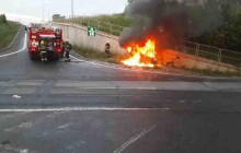 Tragická nehoda u dálničního sjezdu za Olomoucí. Ve shořelém autě zemřel člověk