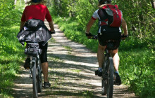 V Bělé pod Pradědem zemřel po pádu cyklista, havaroval při sjezdu z kopce