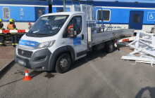 Nehoda na železničním přejezdu. Řidič se srazil s projíždějícím expresem