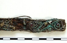 Čelenka s českými granáty a lidské ostatky. Významné nálezy u kostela sv. Mořice