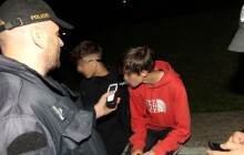 Policisté na diskotéce. Nezletilá dívka nadýchala skoro dvě promile