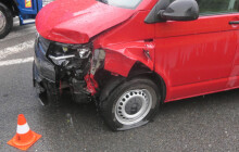 Bouračka za 300 tisíc. Řidička nedala přednost dodávce