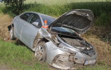 Lekl se protijedoucího auta. Skončil v příkopu