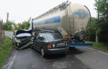 Nehoda si vyžádala tři zraněné, včetně nezletilé dívky