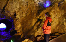 Do Zbrašovských aragonitových jeskyní na výstavu. Crystal Creative lákají na světelné efekty