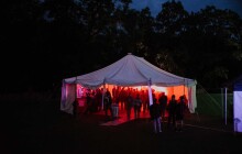 Hudba, filmy, laser show. Festival Michalský výpad udeří znovu na Konviktu