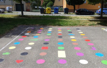 Hřiště na Neumannově září barvami. Podívejte se, jak vypadá