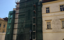 Plachta zakrývá kostel v Kateřinské. Gotickou památku čekají opravy