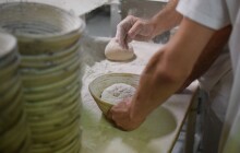 Jak se peče chleba? Nahlédněte pod ruce pekařům z přerovského Racka