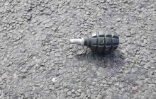 Granát na silnici uzavřel provoz. Na místo dorazil policejní pyrotechnik