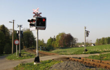 Vjel na přejezd na červenou. Koloběžkář vyvázl s pokutou