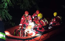 Pokoušeli se splavit Mlýnský potok. Zachránili je až hasiči