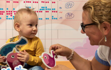 Holky ovládly srpen. Nejmladší rodičce bylo 16 let