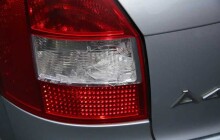 Žena v centru Olomouce házela kameny po autech. Trefila i jedno policejní