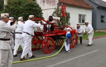 Historické stříkačky propojí tři kraje. Hasiči chtějí vodu dopravovat po tříkilometrové trase