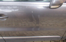 Vandalové poškodili několik aut. Policie případy řeší