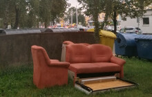 Objemný odpad patří do sběrného dvora. Policie opět řešila černou skládku