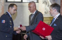 Jejich krev zachraňuje životy. Teď za to převzali ocenění