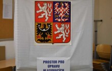 Volební místnosti se otevírají podruhé. Jak volit senátora?