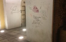 Mladík pokreslil Terezskou bránu. Hrozí mu tři roky za mřížemi