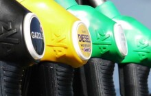 Nafta zlevnila, benzín naopak podražil. Důvodem je konec snížení spotřební daně