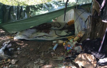 Našli jej ve squatu. Policie kontroluje squaty pravidelně