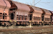 V Olomouci narazil nákladní vlak do překážky na trati, provoz na koridoru stojí