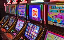 Mladík žehnal hracím automatům. Kuriozní zásahy městské policie