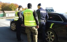Policisté obsadili hraniční přechody na Jesenicku. Kontrolovali projíždějící řidiče