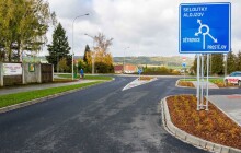 V Určicích mají nový kruhový objezd. Má zvýšit bezpečnost a plynulost provozu