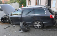 Otočila se, aby zkontrolovala dítě. Dva volkswageny skončily v sobě