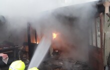 Ve Šternberku hoří garáž. Na místě zasahují čtyři jednotky