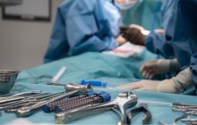 Traumatologové ve FNOL. Léčí běžné úrazy, bojují o lidské životy, provádějí složité rekonstrukční výkony