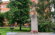 Další poškozený pomník. Tentokrát v Přerově