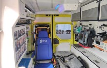 Nová sanitka olomoucké záchranky může vyjíždět za pacienty s vysoce nebezpečnou nákazou