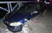 Opilá řidička bourala na provizorním mostě. Z nehody odešla pryč