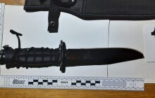 Pobodal a pořezal svého dědečka a jeho kamaráda. Mladík si útok naplánoval