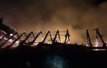 Rodinný dům v plamenech. Zasahovalo 8 jednotek hasičů