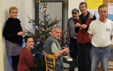 Pro lidi v nouzi chystají na 400 balíčků. Charita vyhlásila vánoční sbírku