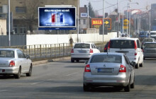 Odstraňte billboardy, vyzývá kraj. Vlastník se k nim nehlásí