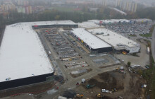 VIDEO: Otevře ke konci roku. Jak pokračuje stavba nákupního centra v Lipnické?