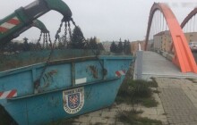 Pod mostem už ne. Strážníci pomohli s likvidací squatů