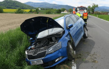 Třiaosmdesátiletý muž nezvládl řízení a se svým vozem skončil v příkopu