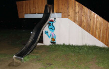 Vyhlídka opět pod útokem vandalů. Policie hledá svědky a chystá kamerový systém