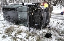 FOTOREPORT: Hasiči zasahují u nehod. Řidiče vyzývají k opatrné jízdě